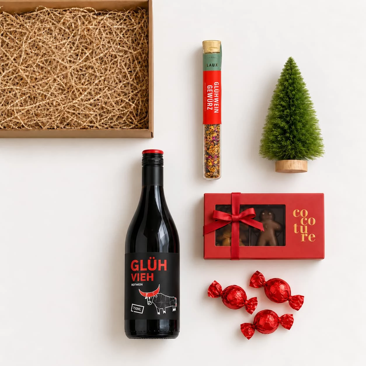 Inhalt des Adventsgeschenks: Winzerglühwein Glühvieh, Glühweingewürz, Cocoture Marzipanfiguren und Pralinen