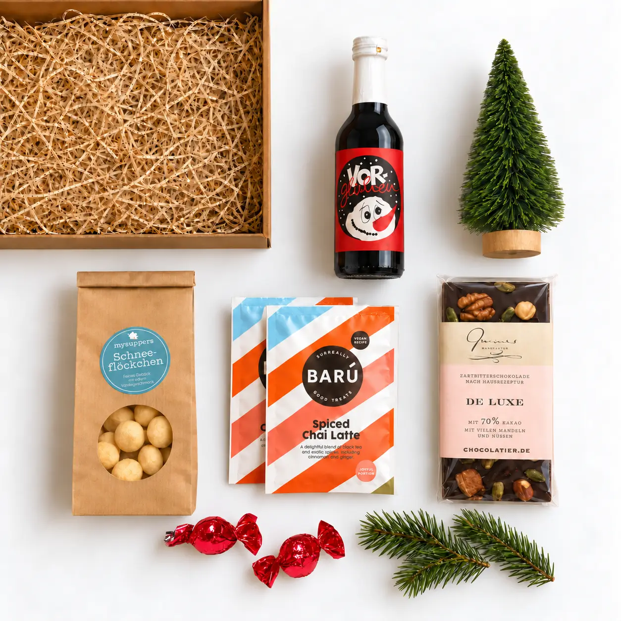 Inhalt von Weihnachtsmarkt to go: Glühwein Vorglühen, Barú Spiced Chai Latte, Schneeflöckchen-Mandeln und De Luxe Zartbitterschokolade von Gmeiner